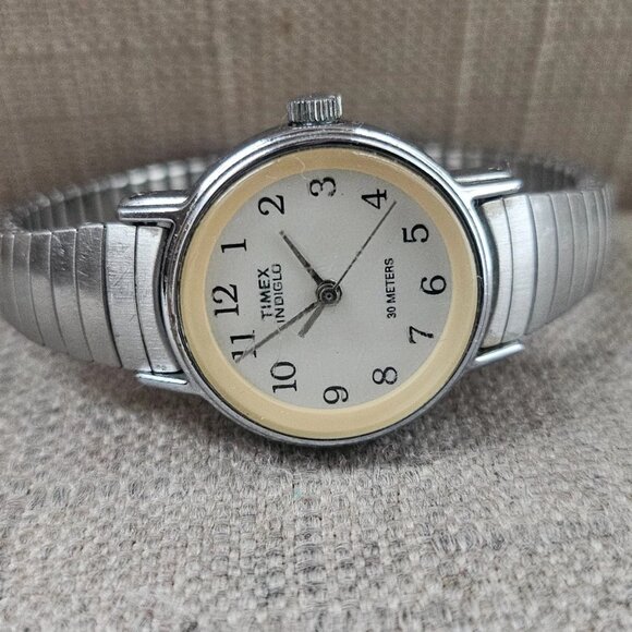 Vintage Timex Indiglo Ladies Wristwatch Silver Tone stretched metal Band Waatch - Picture 2 of 9